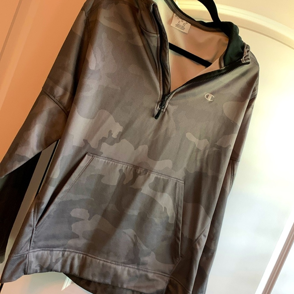 Men’s gray camouflage pullover hoodie